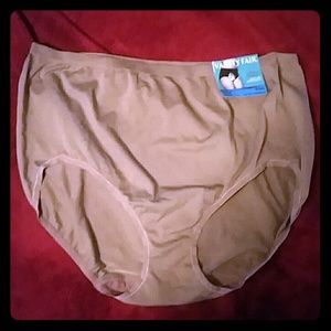 Ladies seamless brief size 9/ 2XL